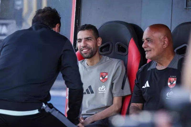 لماذا يجلس مؤمن زكريا على مقاعد بدلاء الأهلي أمام فاركو؟