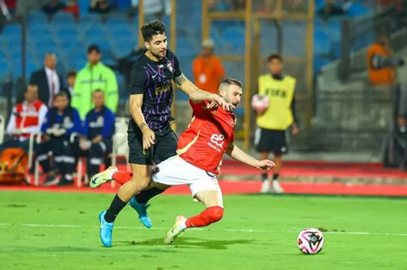منافس الأهلي.. العين الإماراتي يقرر عدم تفعيل بند شراء مدافع بورتو البرتغالي