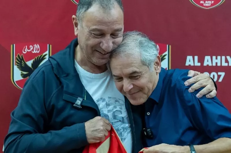 "أحب مصر والأهلي وجماهيره ".. يلا كورة يكشف دموع كولر تغلبه في وداع مؤثر بالمطار