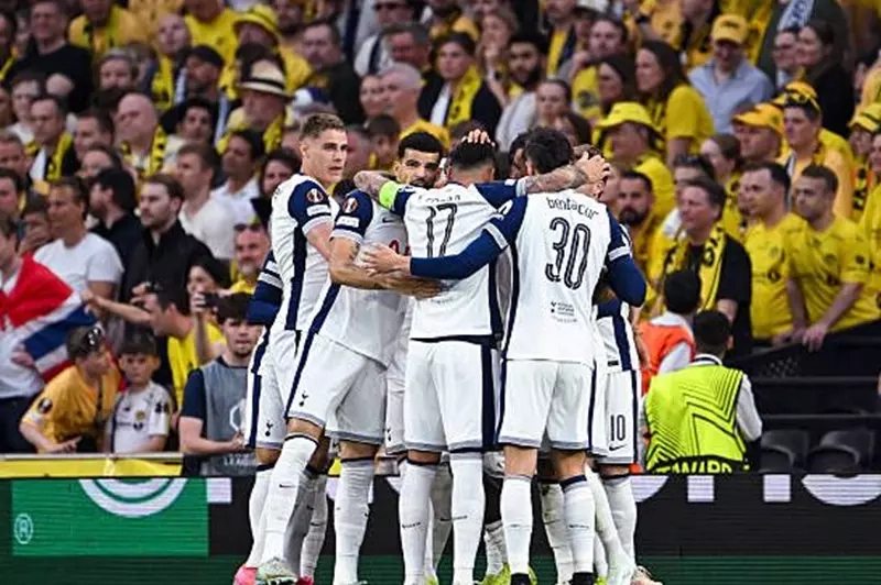 لاعب توتنهام: نستحق التتويج بالألقاب.. وحان وقت التغيير