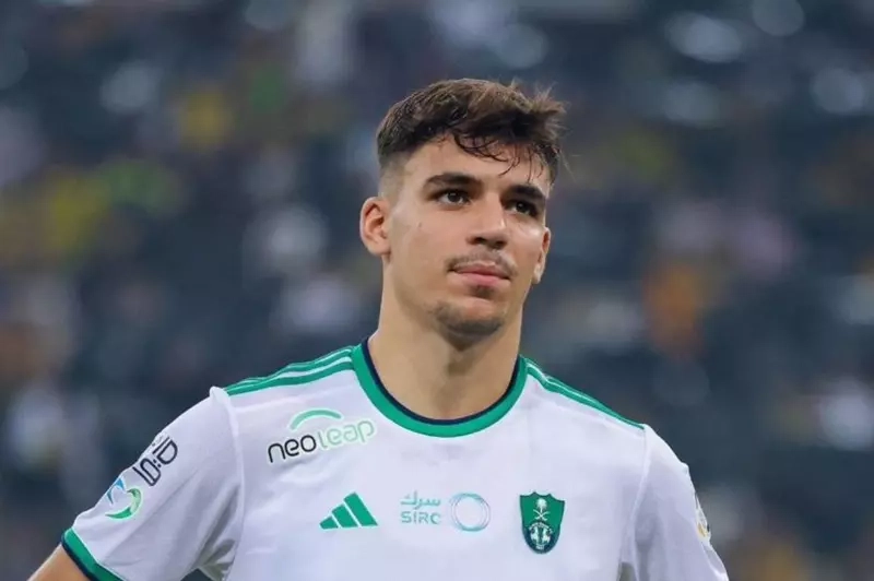 منافس الأهلي.. تقارير: بورتو ينتظر قرار أهلي جدة بشأن فيجا