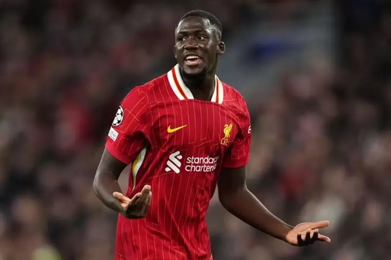 الرحيل يقترب.. كوناتي يفاجئ جماهير ليفربول