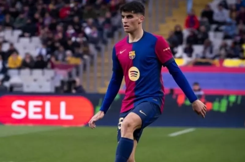 برشلونة يعلن خضوع مدافعه لجراحة ناجحة في اليد