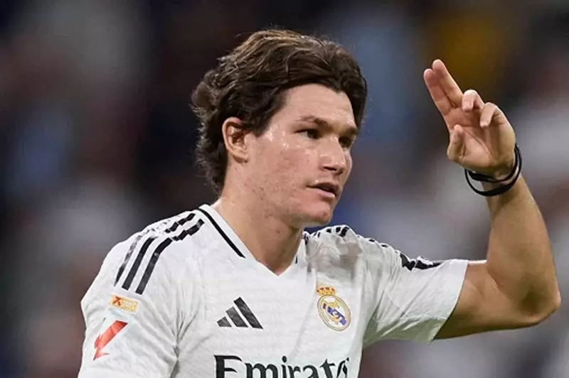 ثيو رحل إلى الهلال.. وميلان يطرق باب ريال مدريد لخلافته