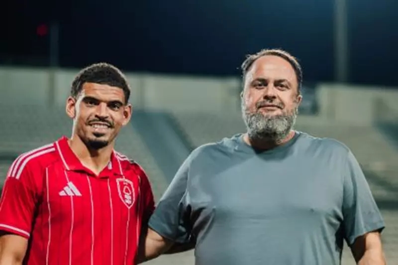 لقطع الطريق على توتنهام.. نوتنجهام يعلن تمديد عقد جيبس وايت
