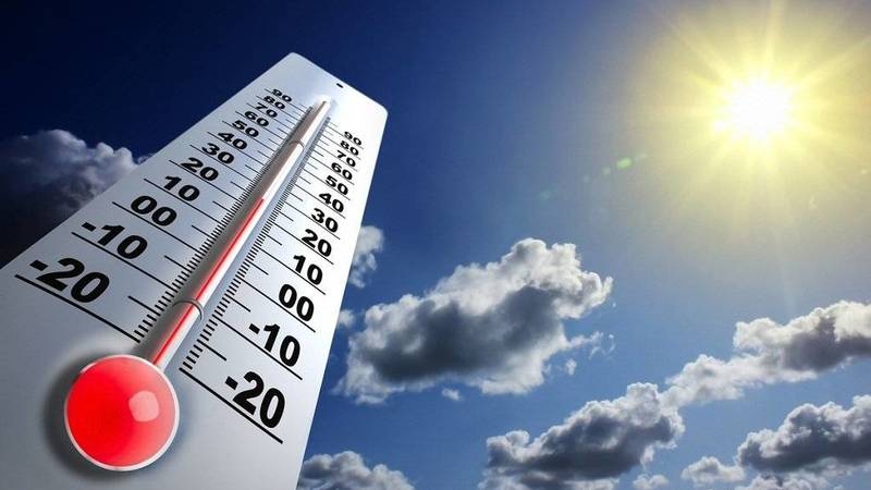 الحرارة مرتفعة و تتراوح القصوى عامة بين 40 و 47 درجة مع ظهور الشهيلي