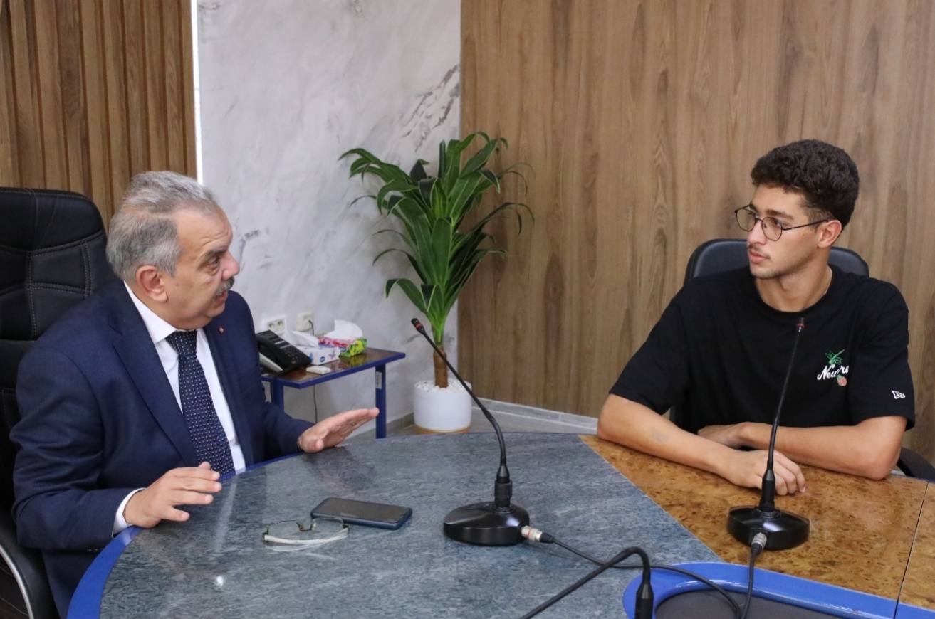 وزير الشباب والرياضة يستقبل البطل التونسي والعالمي أحمد الجوادي لبحث الاستعدادات للمنافسات الدولية