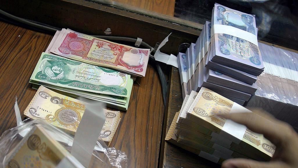 Iraqi salary bill set to soar, economist warns