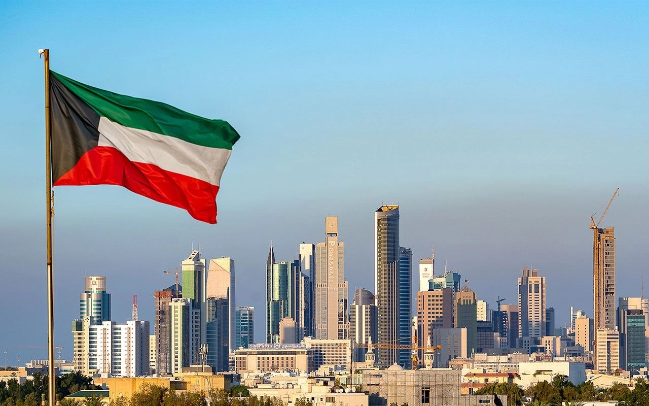الكويت.. عقوبات صارمة لمن يرفع أعلاما أجنبية أو شعارات طائفية
