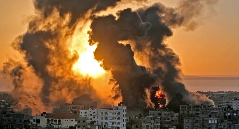 Gaza bloodied: 30+ civilians killed as 140k Israelis demand war end