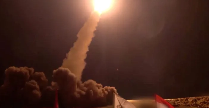 Yemen's Houthis target Ben Gurion with Palestine-2 missile
