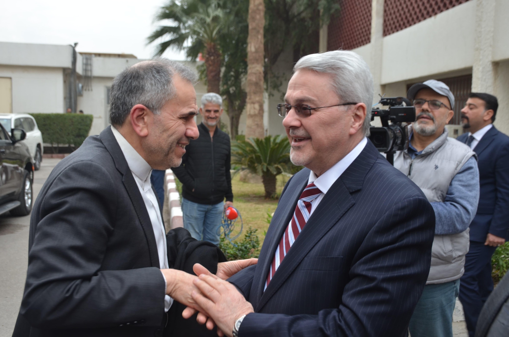 Iranian top diplomat visits Iraq, meets senior officials in Baghdad