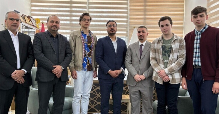 لأول مرة في النجف.. طلبة روس يختتمون تدريبهم بزيارات داخل العراق