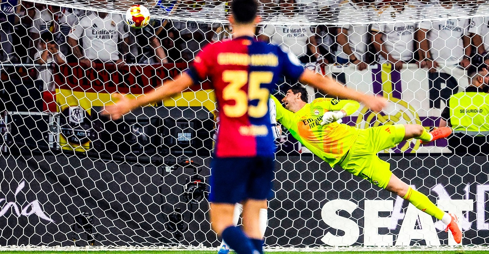 في نهائي مثير.. برشلونة يسقط الريال ويتوج بكأس الملك