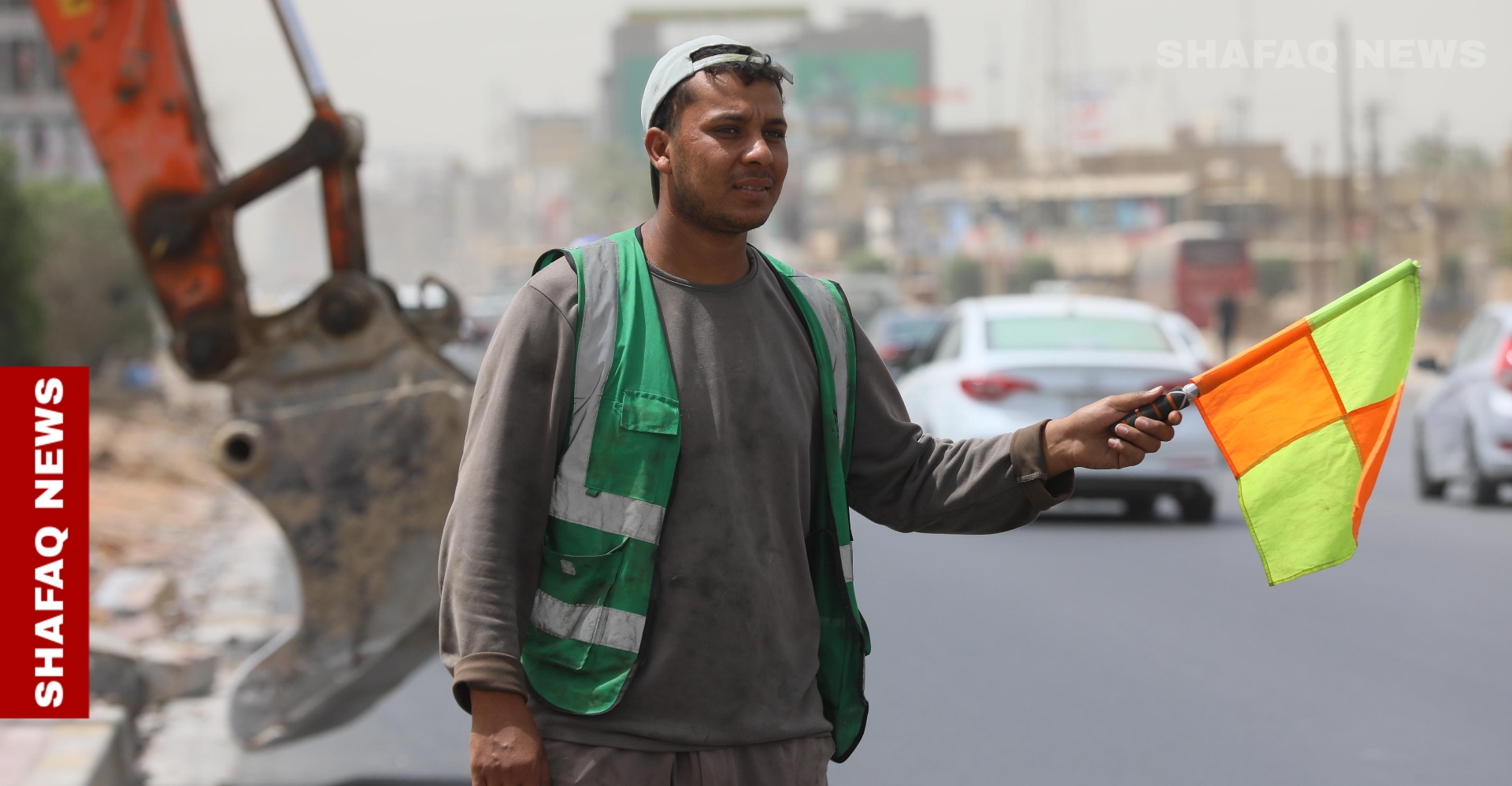 العمال العراقيون يترقبون قوانين جديدة تنتشلهم من البطالة والعمالة الوافدة.. صور
