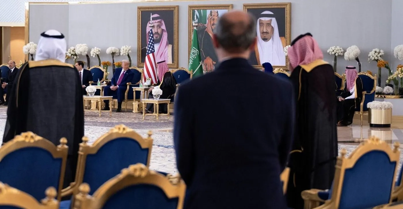 بوساطة بن سلمان.. ترامب يقرر رفع العقوبات عن سوريا