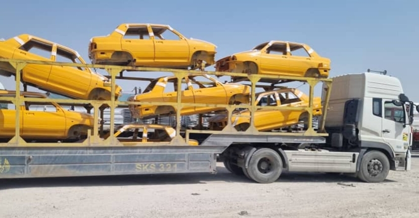 العراق يعيد هياكل "سايبا" ويضبط 13 شاحنة تحوي مواد مهربة (صور)