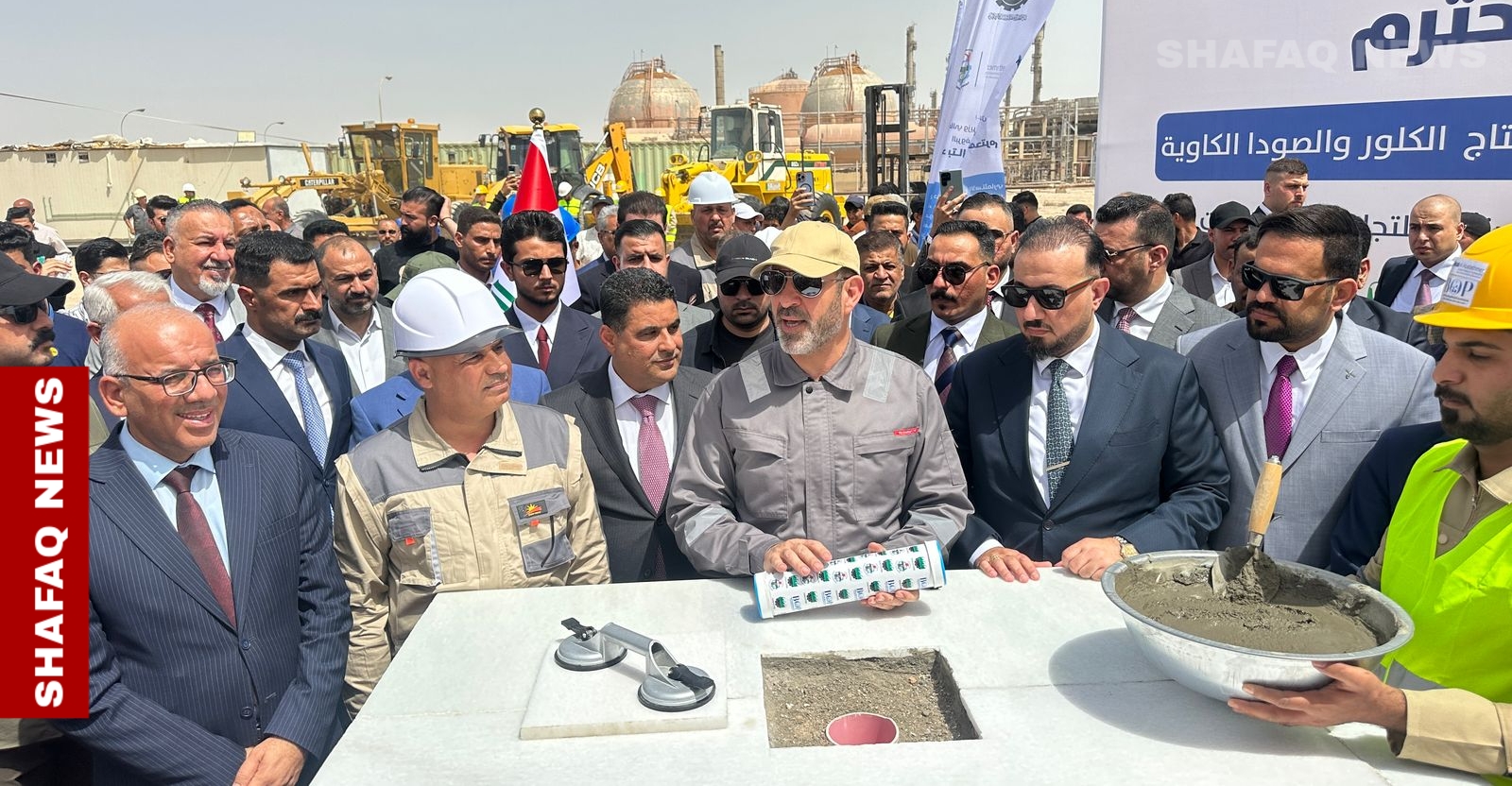 بمواصفات عالمية.. وزير الصناعة يضع حجر الأساس لأكبر مشروع كيمياوي جنوبي العراق