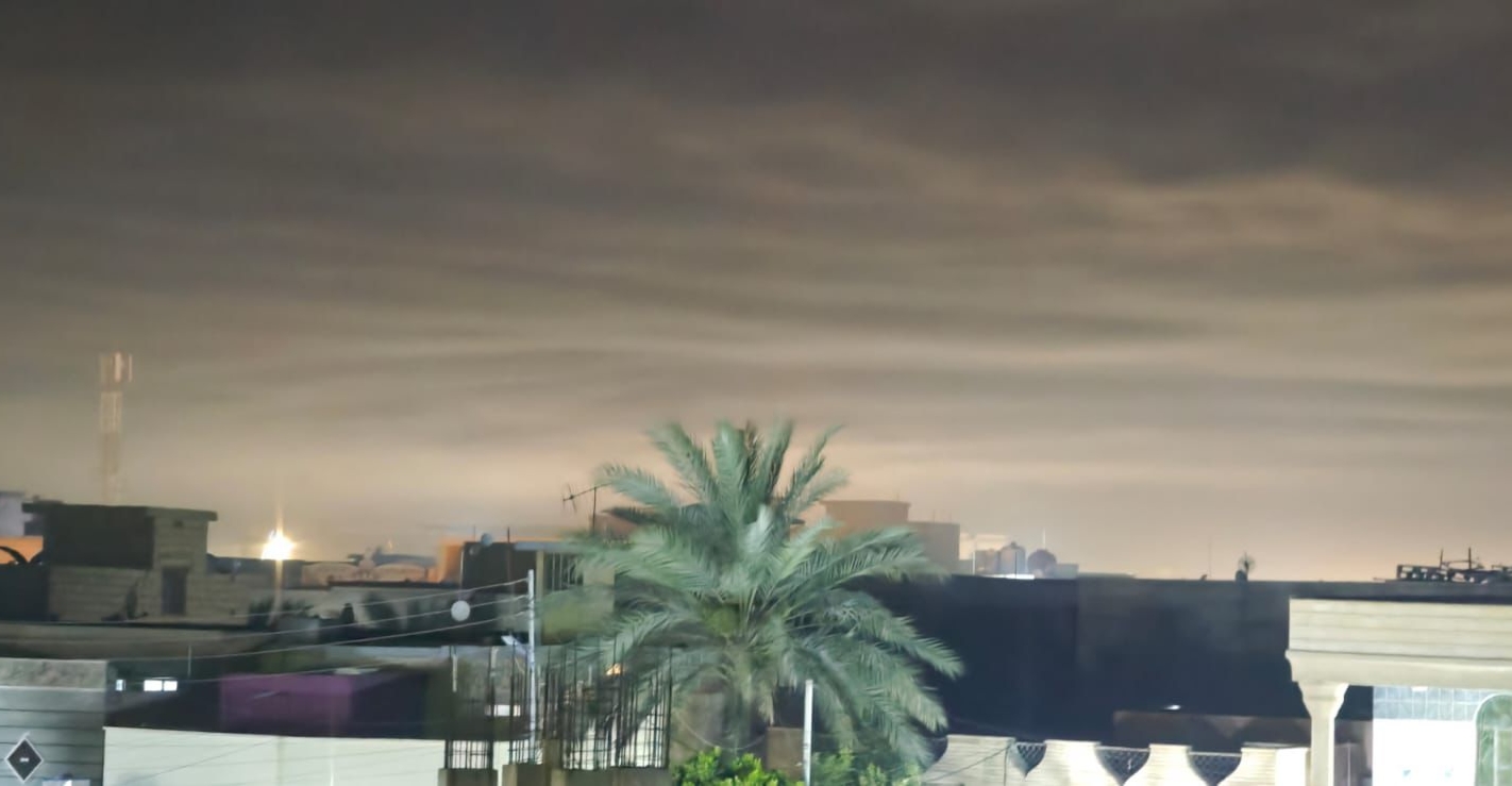 انبعاثات سامة تخنق مدينة هيت الانبار والبلدية تعزوها "للنبّاشة" وتتوعدهم