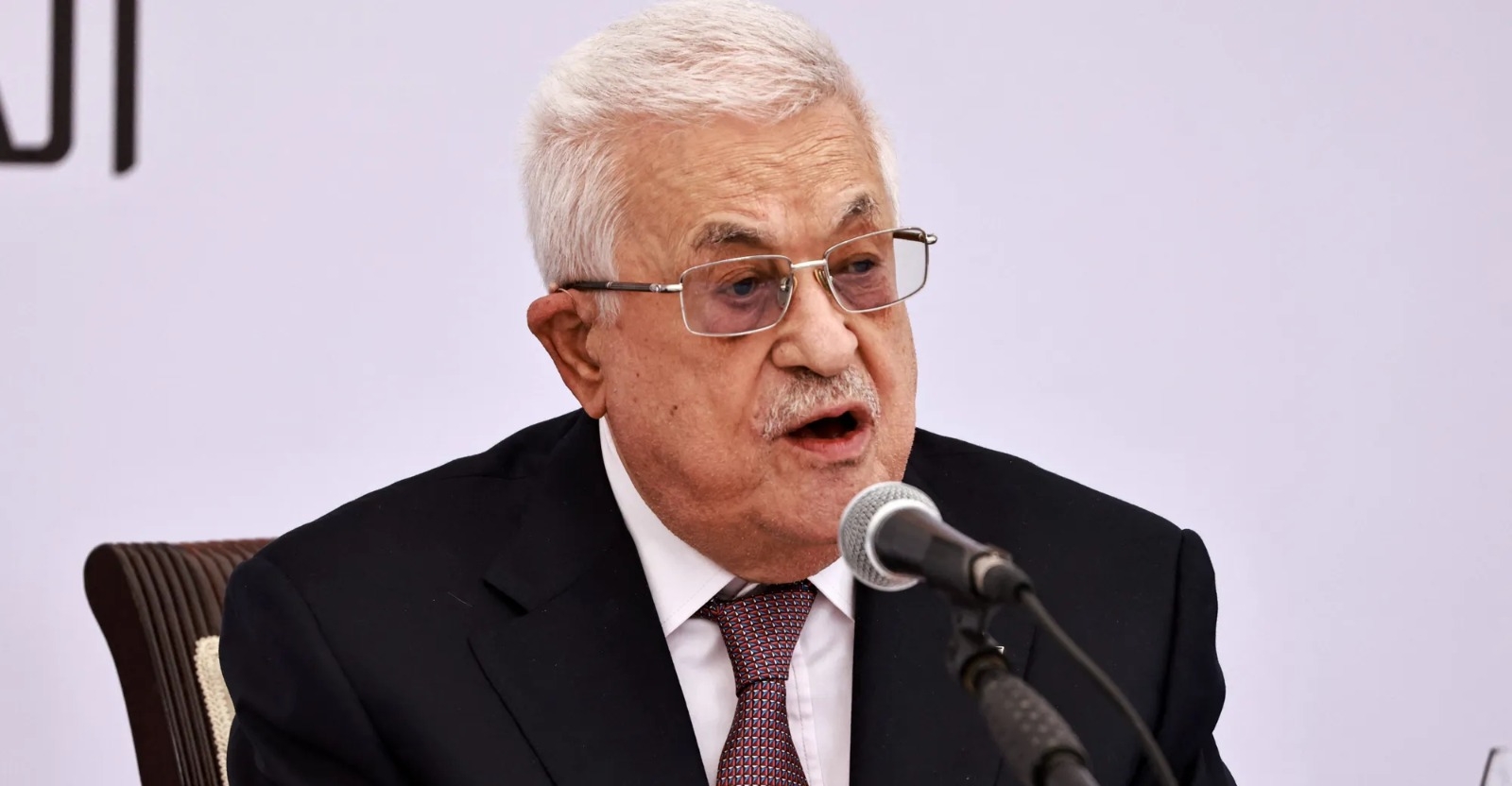الرئيس الفلسطيني يدعو حماس لإنهاء "الانقلاب" ووقف إطلاق النار "بأي ثمن"