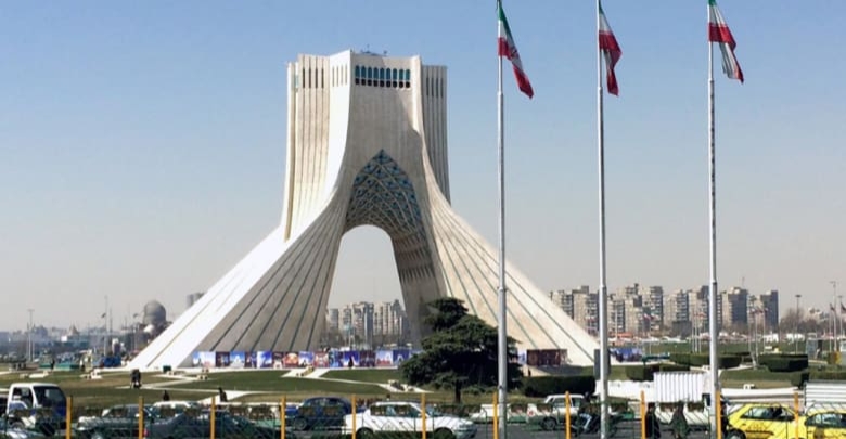 إيران تنتقد قرار ترامب بحظر السفر وتعده "عداءً عميقاً" للإيرانيين والمسلمين