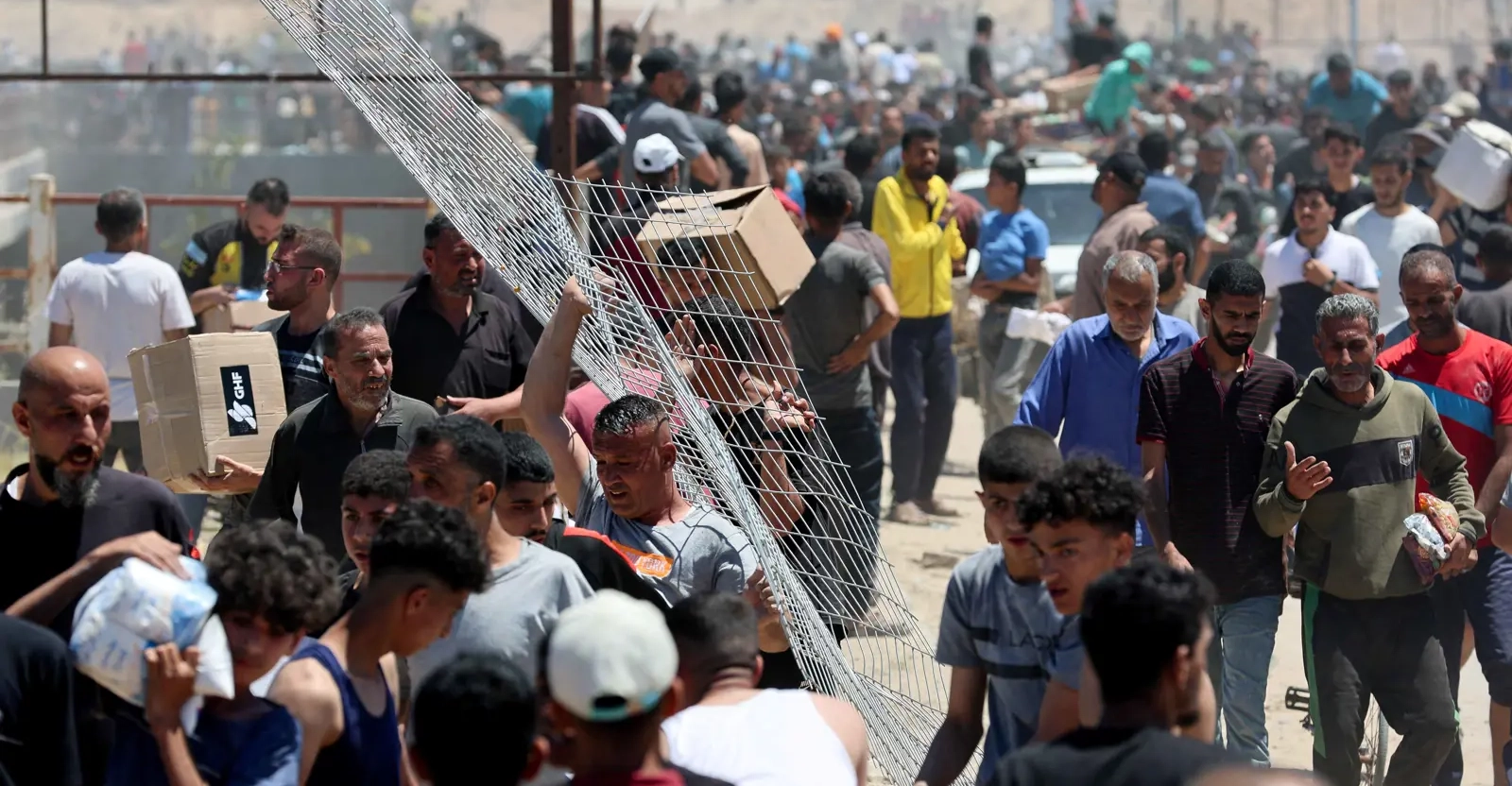 مقتل وإصابة فلسطينيين برصاص إسرائيلي قرب مركز مساعدات في غزة