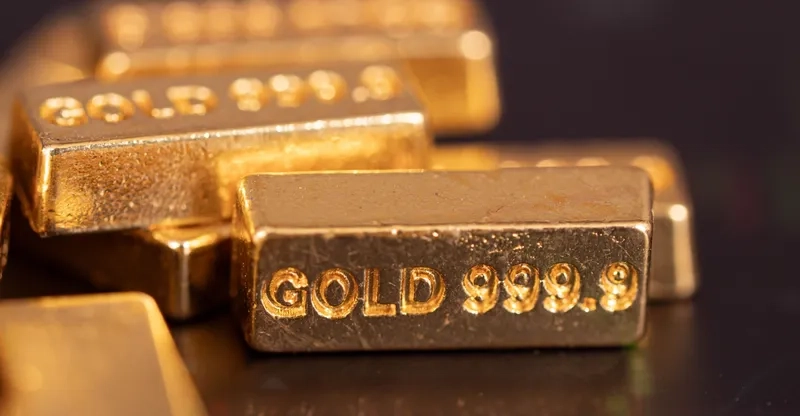Gold climbs on rising Middle East tensions, weaker dollar
