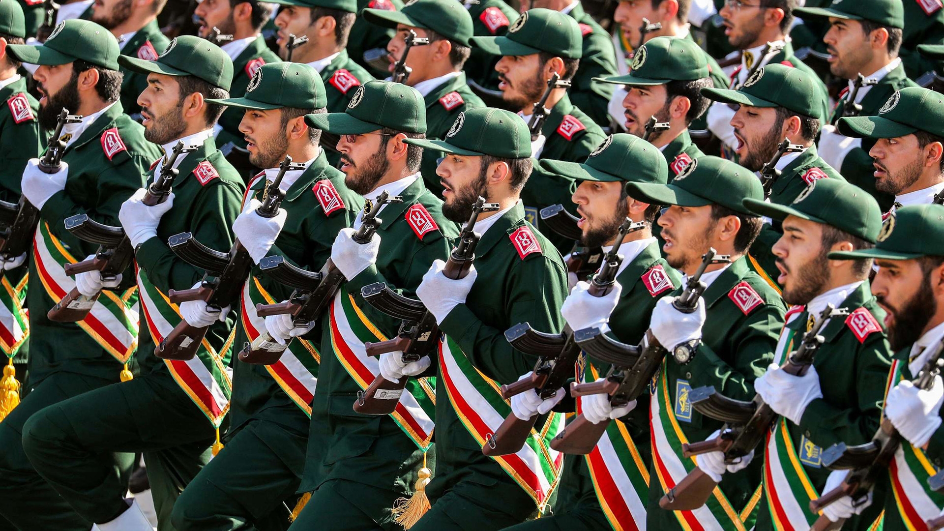 إيران تتلقى رسالة حرب إسرائيلية والحرس الثوري يتأهب