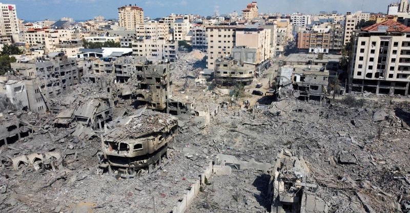 دمار هائل في مبانٍ يخلفه القصف الإيراني على اسرائيل