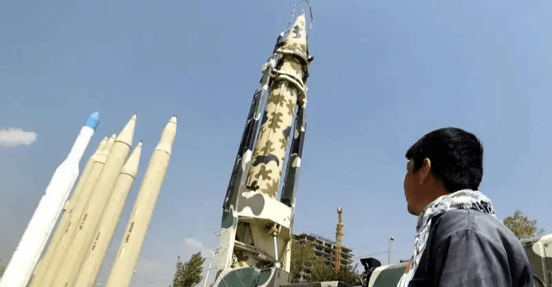الحوثي يكشف تفاصيل الهجوم ضد إسرائيل والأخيرة تتوعدهم بمصير طهران