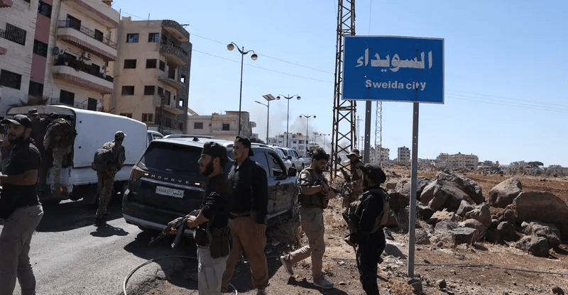 Tribal fighters clash with Druze near Suwayda city