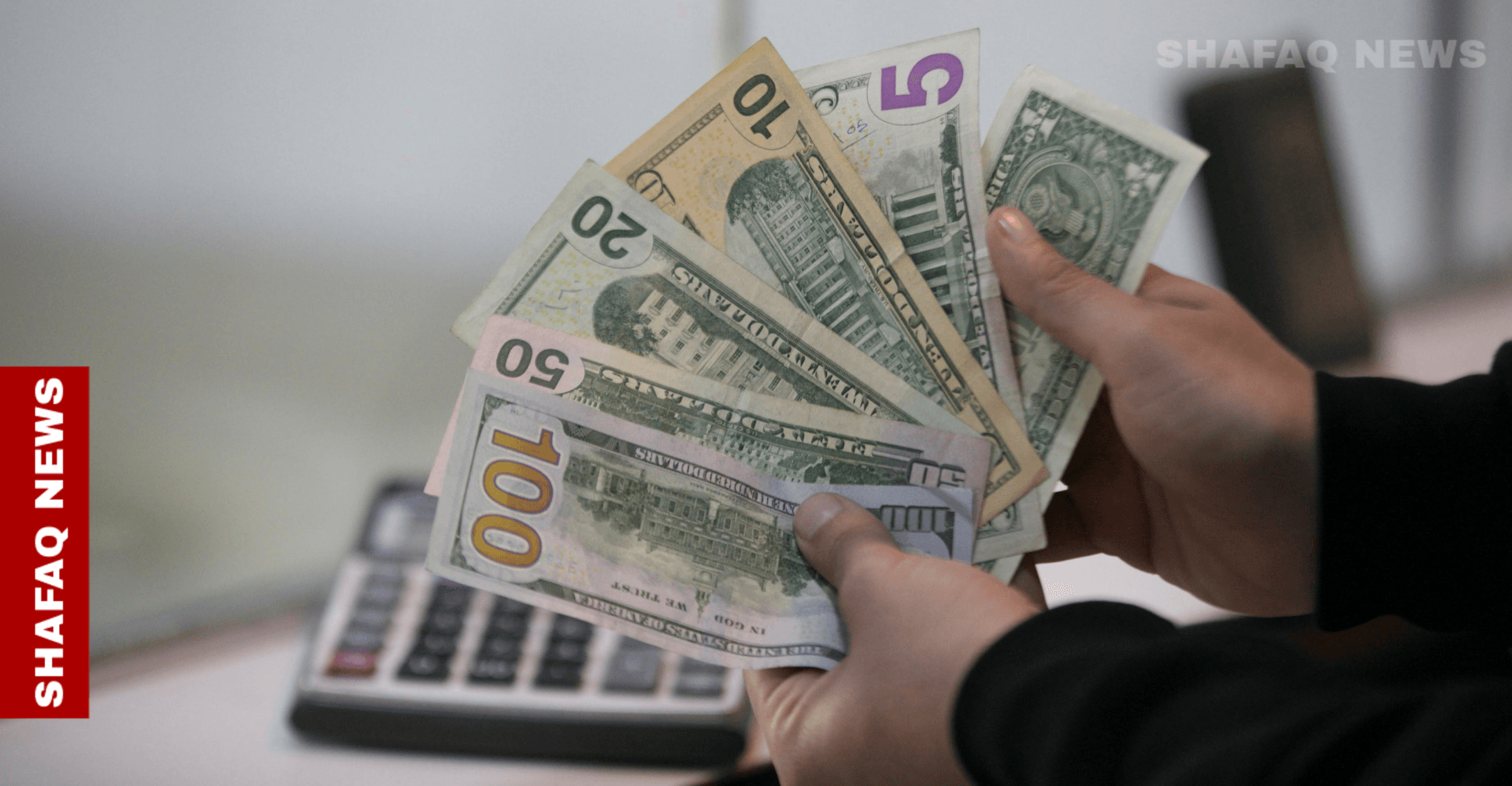 انخفاض أسعار الدولار في بغداد وارتفاعها بأربيل