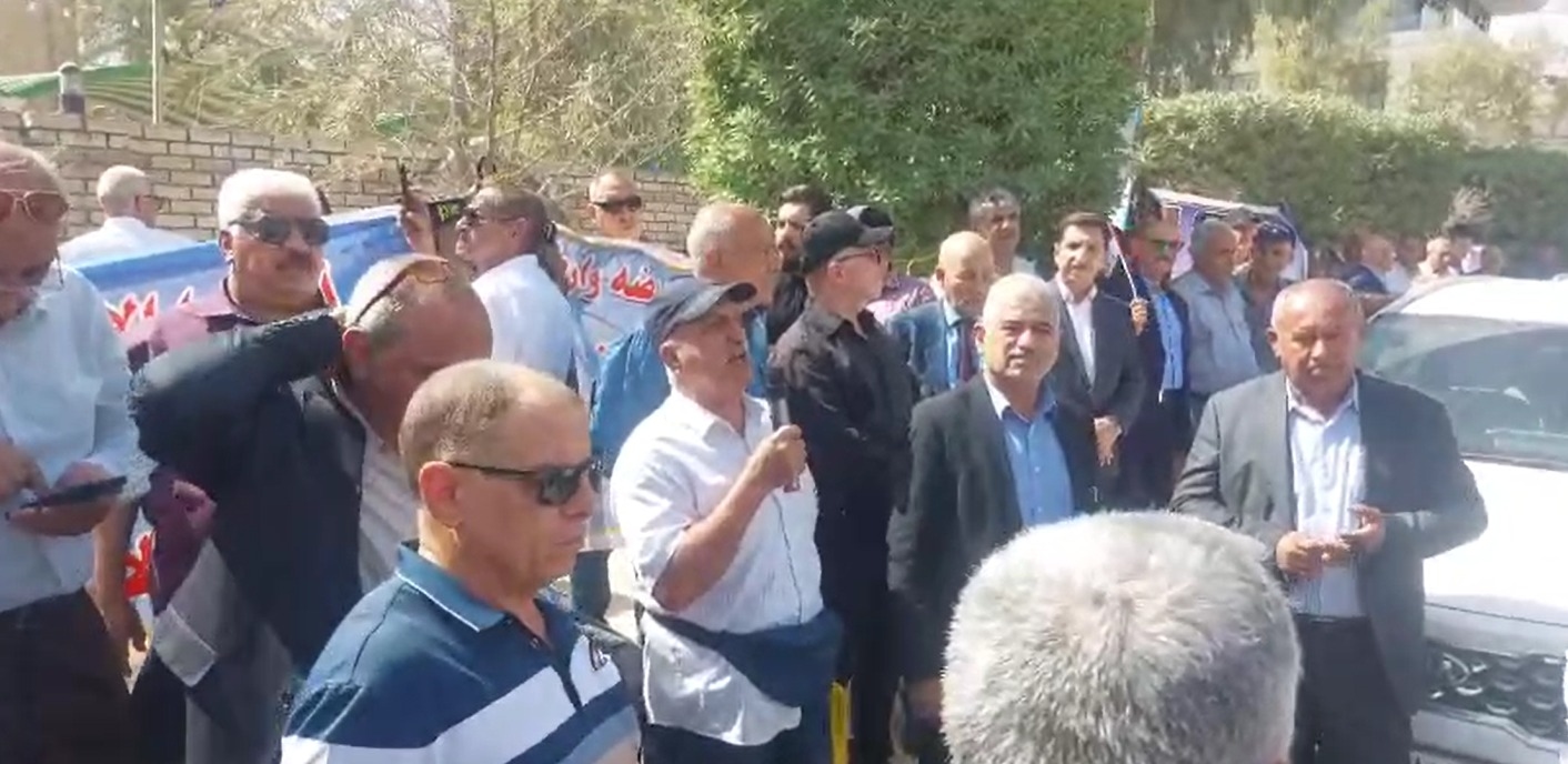Iraqi officers protest over delayed housing land