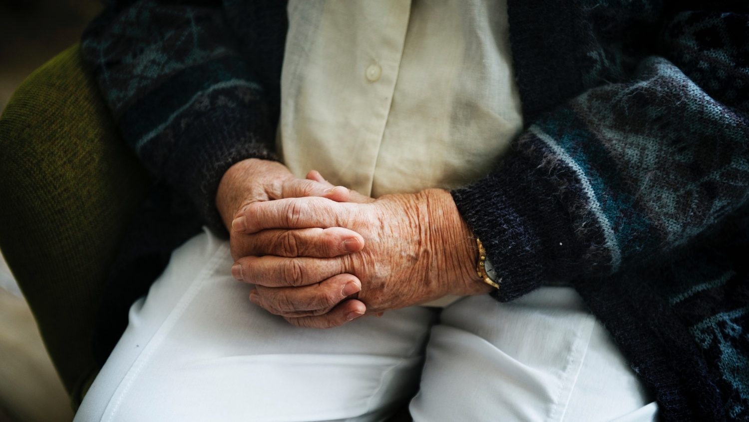 Elderly Singaporean dies of heart attack after collapsing in JB