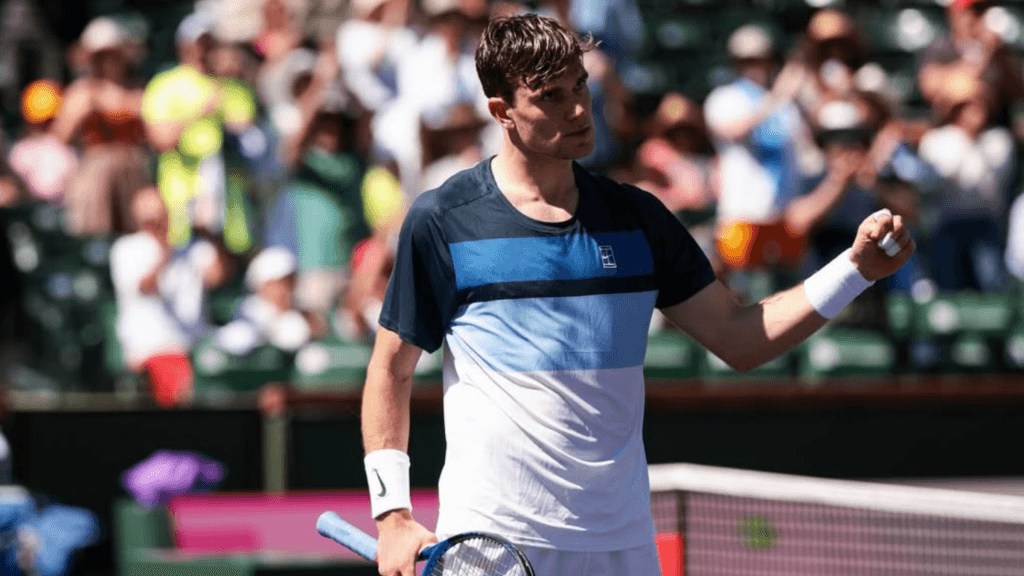 Jack Draper smashes racquet, then goes on to win and reach Italian Open last 16