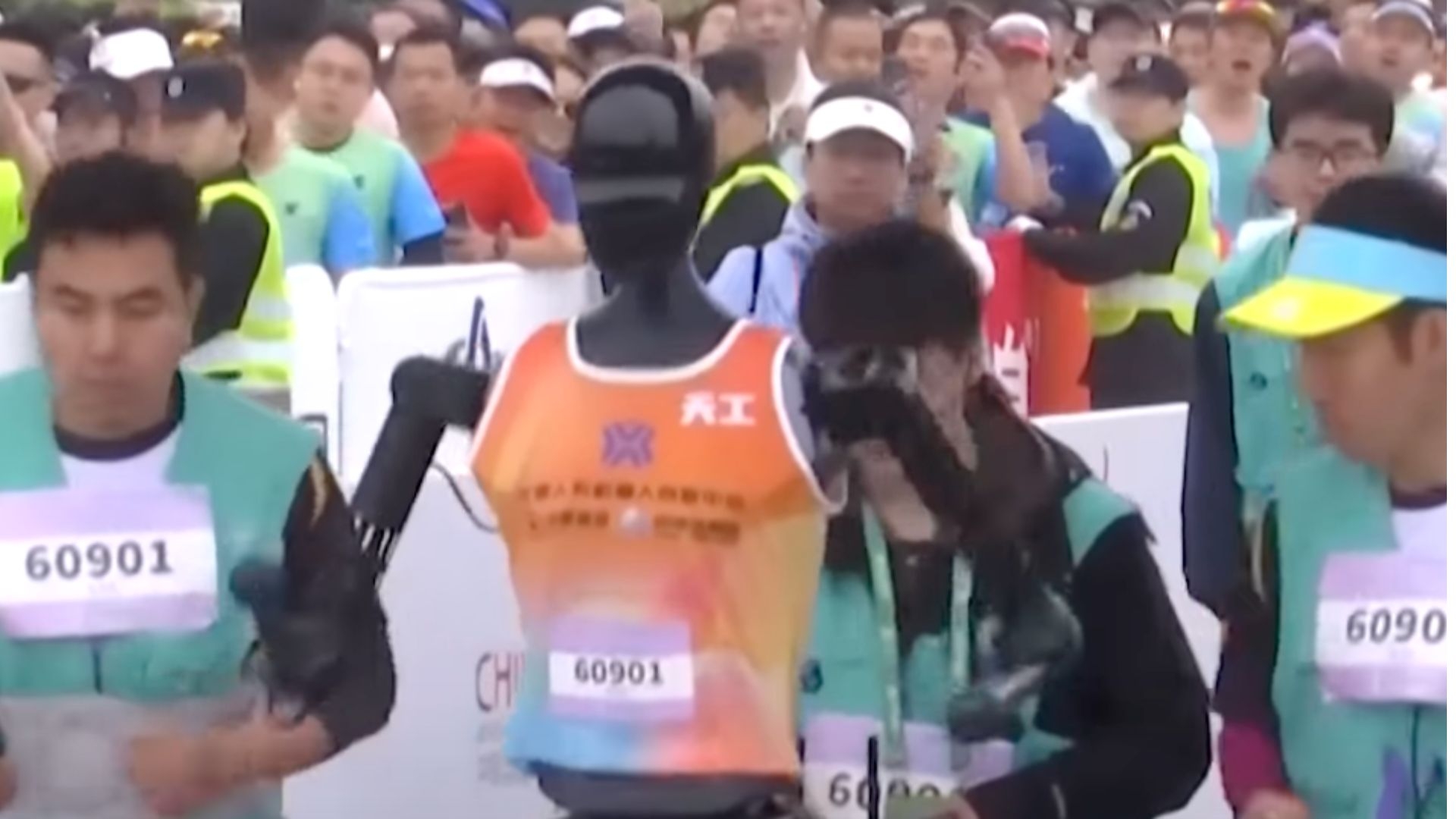 Humans vs Humanoids: Robots compete with humans at Yizhuang half-marathon in China