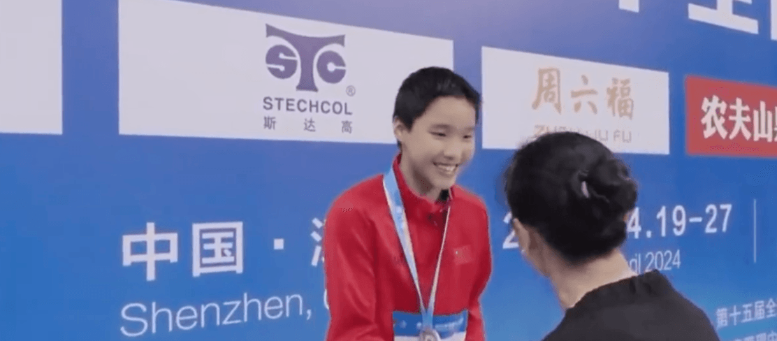 12-year-old Chinese swimmer Yu Zidi stuns netizens with her Olympic-level swim at the Chinese nationals