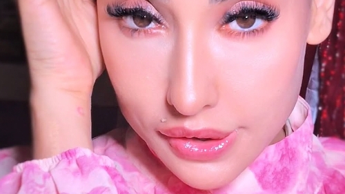 'I'm not embarrassed' — M'sian actress & model Zarina Anjoulie stuns fans by taking on café job