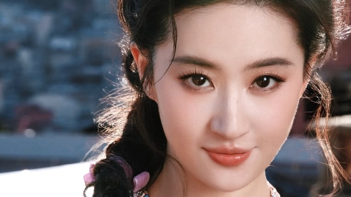 ‘Mulan' star Liu Yifei dines at celeb-favourite pho spot in France