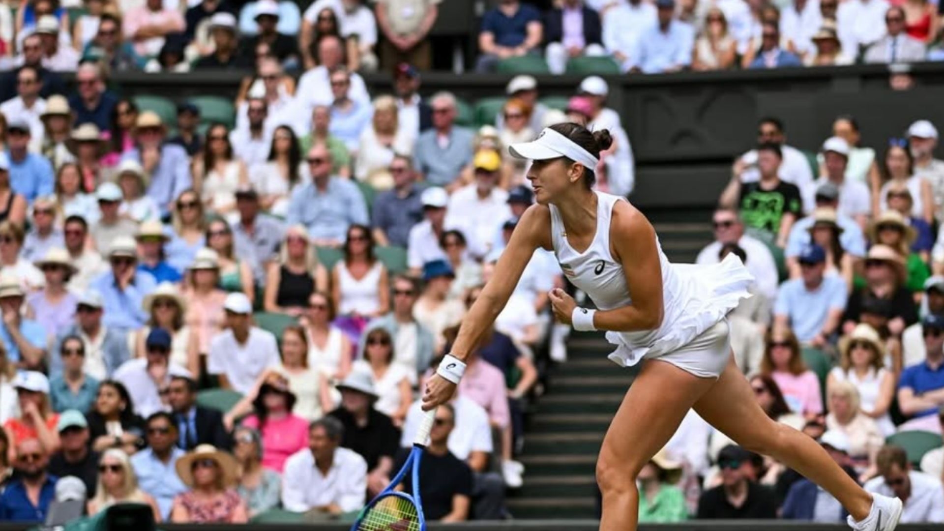 Last mom standing: Belinda Bencic secures first semifinal spot at Wimbledon
