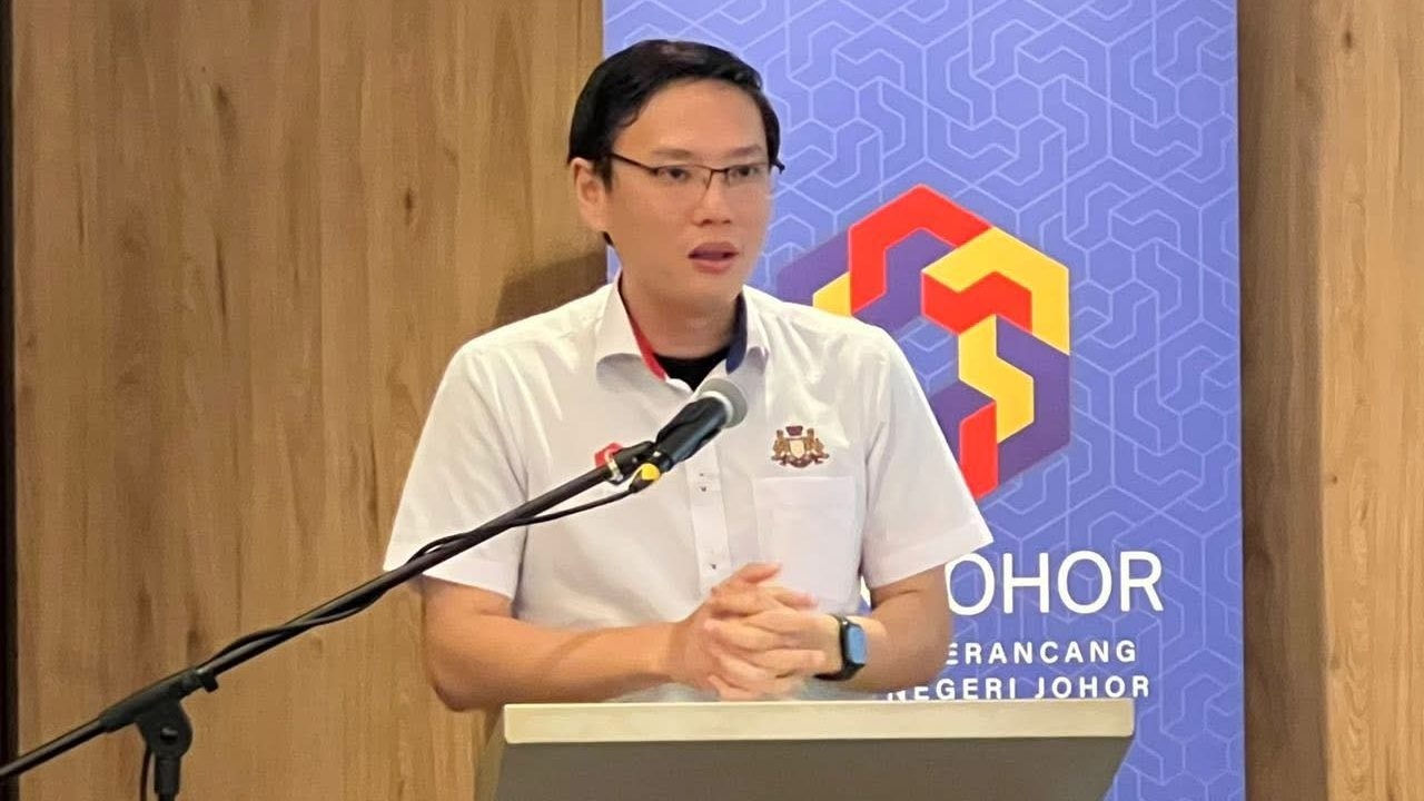 Johor calls for tougher laws to stop foreign cars pumping subsidised fuel