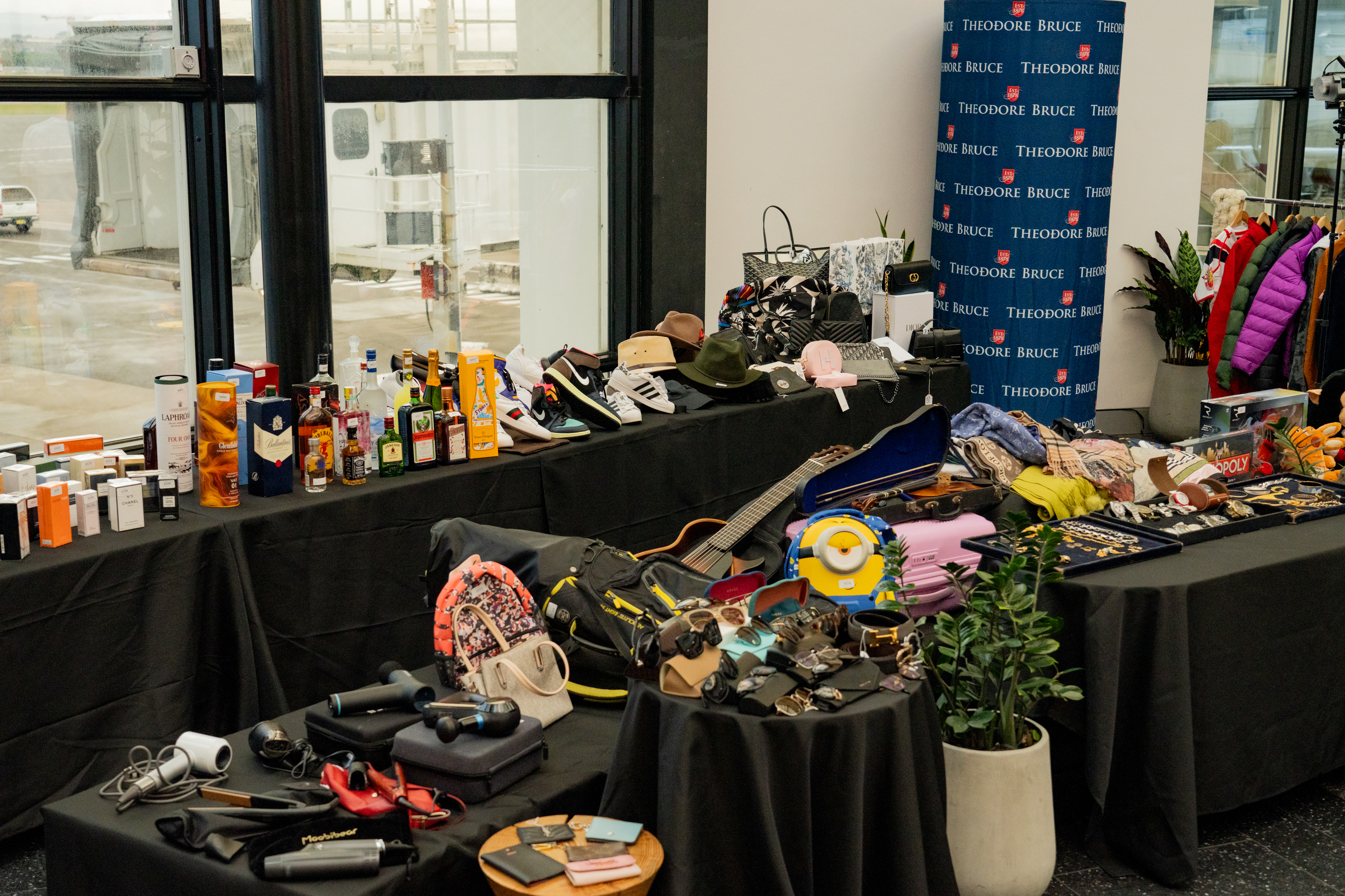 Sydney Airport will auction off more than 2,000 unclaimed valuables from just $10