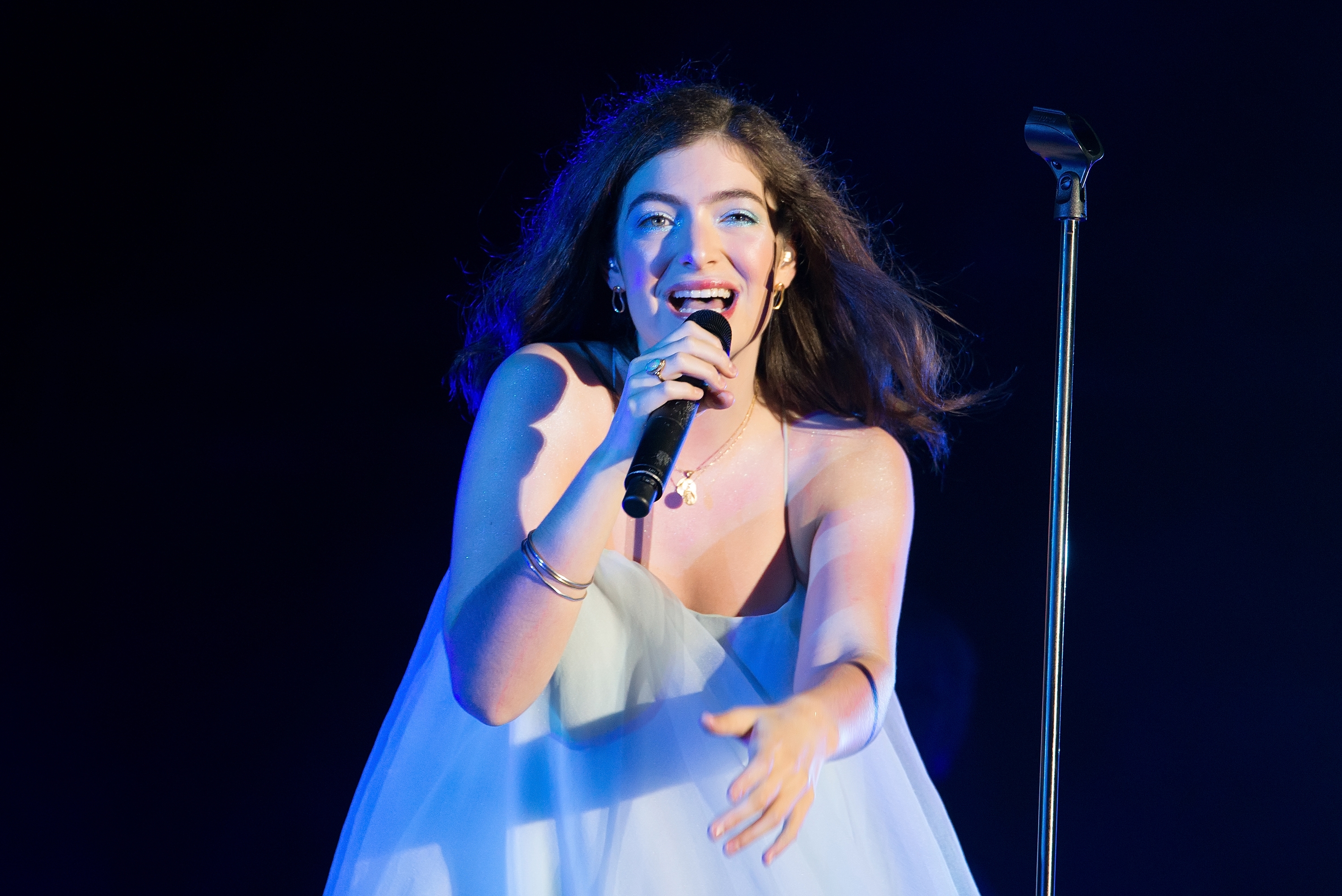 See footage of Lorde performing a surprise show in Washington Square Park