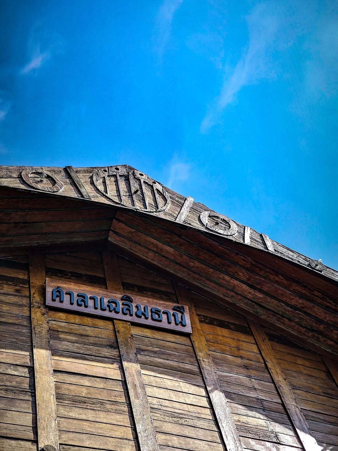 Thailand's oldest wooden cinema reopens after 30 years