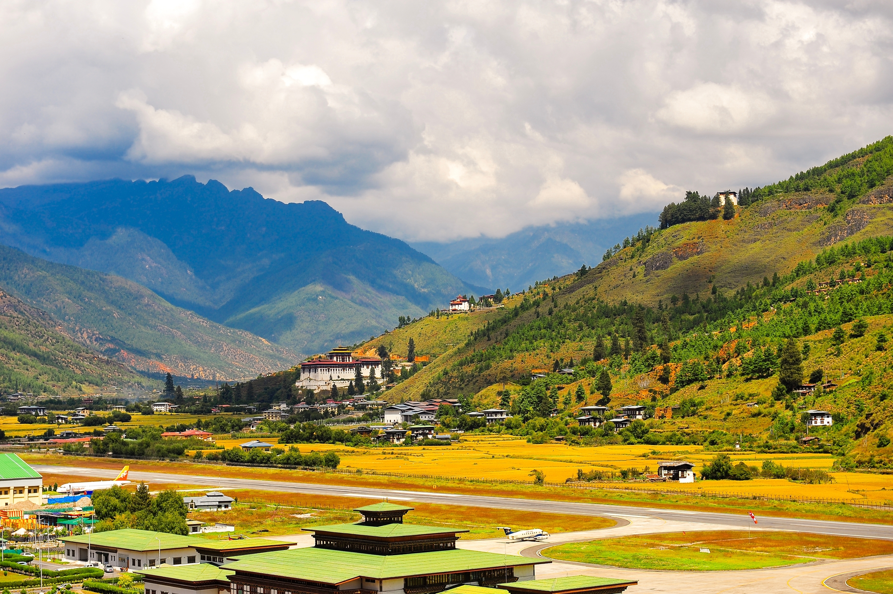 These are officially Asia's most gorgeous airport landings