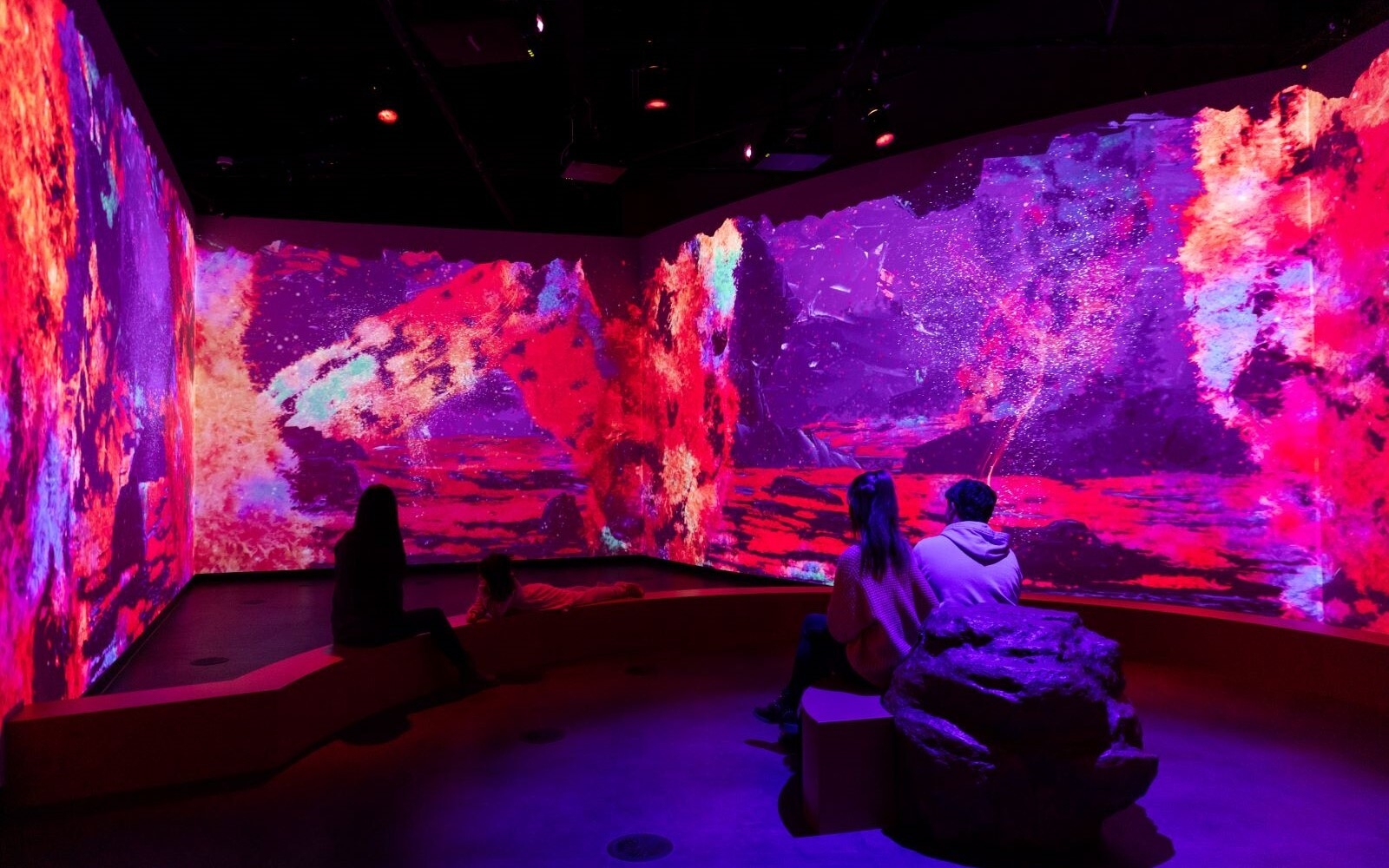 Free Mars-themed party at Montreal's Planétarium featuring stargazing, cocktails and fire pits