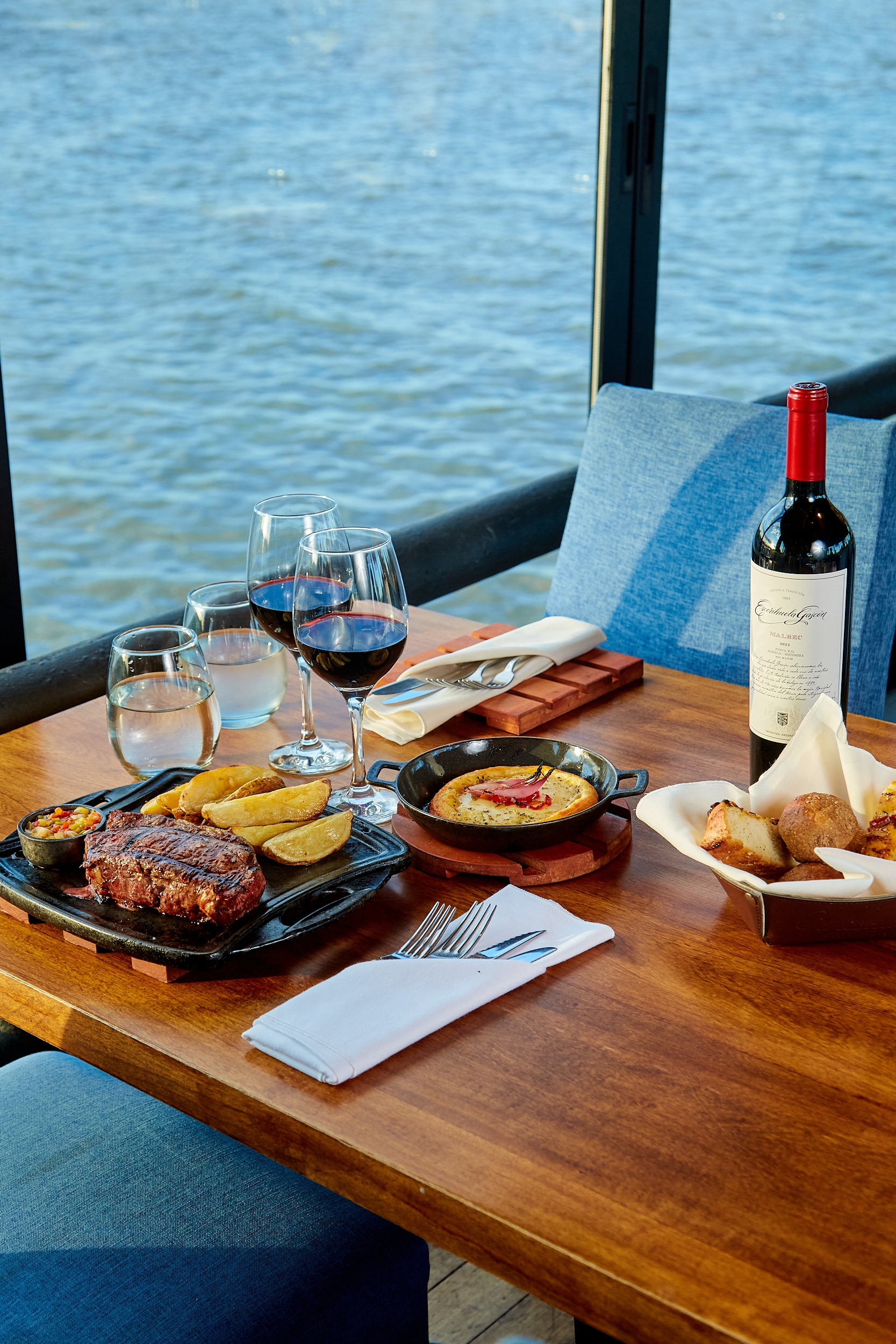 The best restaurants to dine by the river