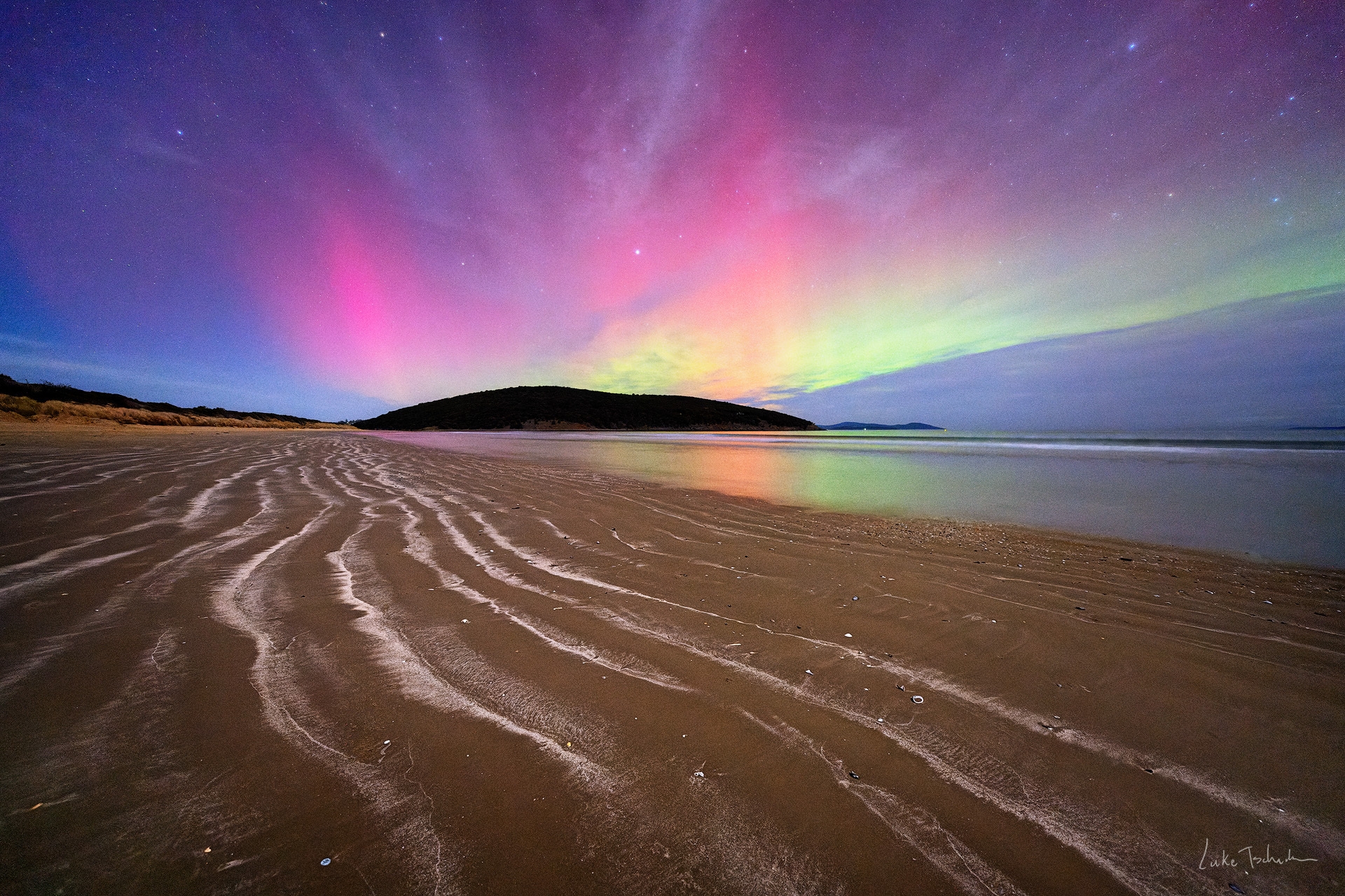 Aurora alert! Here's how and when to see the Aurora Australis in Australia