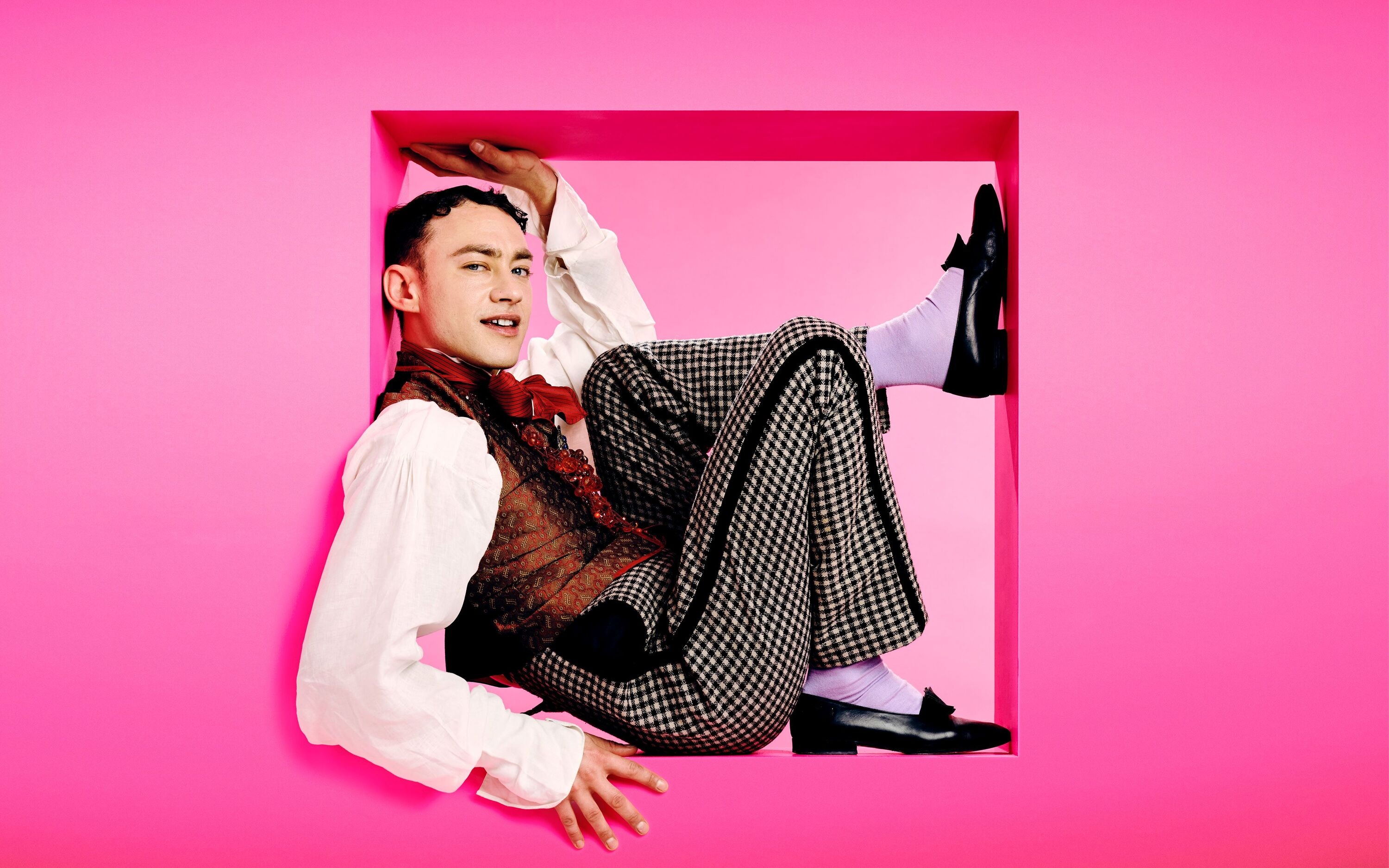 Ncuti Gatwa regenerates into Olly Alexander as the NT's ‘Importance of Being Earnest' transfers to London's West End
