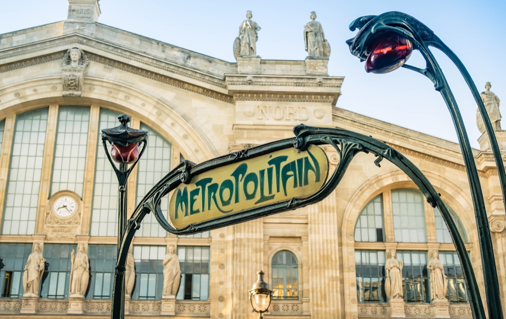 What's the deal with bringing luggage onto the Paris metro?